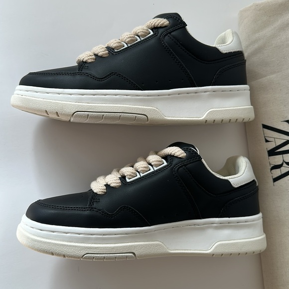 Zara Men’s Chunky Black Sneakers with Cream Laces - Picture 4 of 17